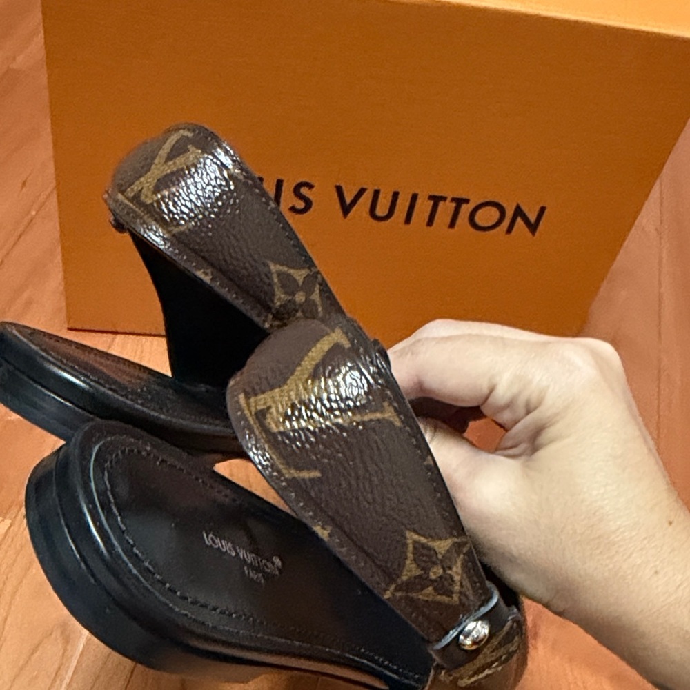 Louis Vuitton Black flats for Women - Picture 5 of 6
